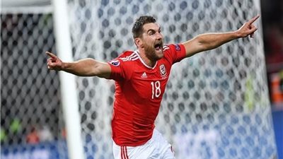 مارتن يول يوافق على ضم مهاجم بيرنلي الإنجليزي للأهلي.. شاهد مهاراته