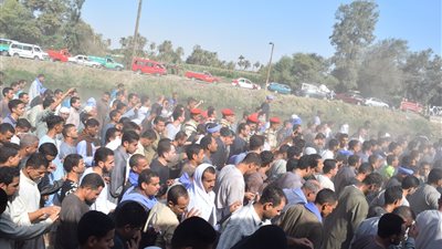 تشييع جثمان أحد ضحايا العريش بالمنيا.. ووالده: كان ينوي الزواج