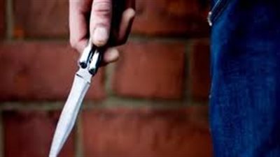 مسلح يهاجم بسكين امرأة وبناتها في فرنسا  