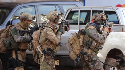 فرنسا تؤكد تواجد قواتها الخاصة في ليبيا