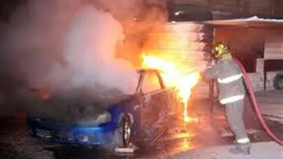 اندلاع حريق بمركبتين أثناء سيرهما بالدمام 