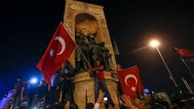 تركيا توقف 262 قاضيا وممثل ادعاء عسكريا عن العمل