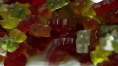 كيف ينتجون ملايين من الحلوى الدب الهلامية كل يوم