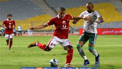 هيوز.. الحل السحري لإنهاء أزمة تصريح العمل لرمضان صبحي مع ستوك سيتي