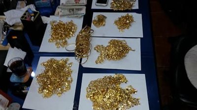 ضبط 4 أشخاص سرقوا 2 كيلو جرام مشغولات ذهبية بسوهاج  