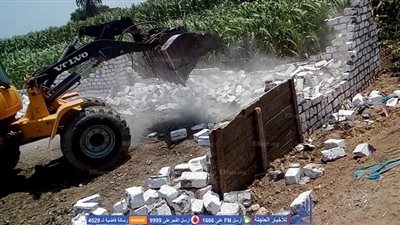 إزالة ١٤ حالة تعدٍ على الأراضي الزراعية في بنها والقناطر الخيرية (صور)