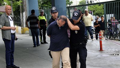 تركيا: راقبنا تحركات المتآمرين قبل محاولة الانقلاب.. واحتجزناهم بعدها