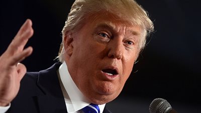 ترامب يلوم كلينتون في جعل أمريكا والعالم 