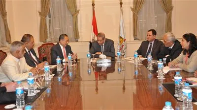 الجهات الأمنية والرقابية تطيح بـ100 موظف من 