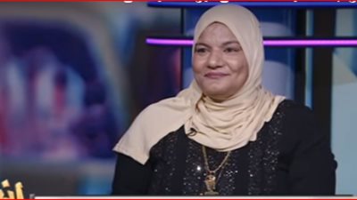 أول مسحراتية في مصر تبكي على الهواء بسبب ابنتها (فيديو)