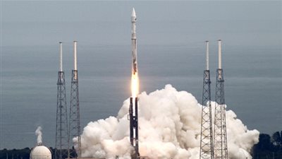  الولايات المتحدة الأمريكية تطلق قمر تجسس اصطناعيا