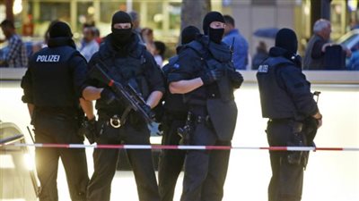 الشرطة الألمانية: مسلح ألماني إيراني يقتل 9 في ميونيخ ثم ينتحر
