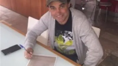 الاتحاد يتعاقد مع المدرب التشيلي 