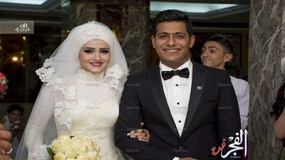 آية حمروشي ومحمد صبري يدخلان 