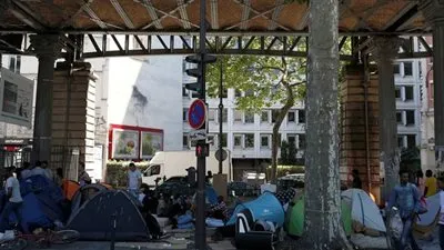 إخلاء مخيم جديد للمهاجرين في شمال باريس