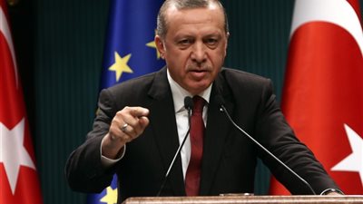 أردوغان يرد على انتقادات أوروبا بشأن قمعه لمحاولة الانقلاب الفاشلة