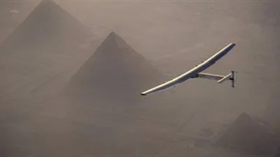 أول طائرة صديقة للبيئة تغادر مطار القاهرة في طريقها إلى الإمارات