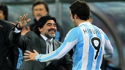 مارادونا: من العار انضمام هيجواين إلى يوفنتوس