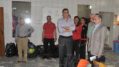 رئيس الأهلي يطمئن على البعثة في المغرب