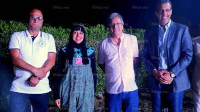 سفراء الدول ومحافظ البحر الأحمر يشاهدون عرض العرائس المائية بالجونة 