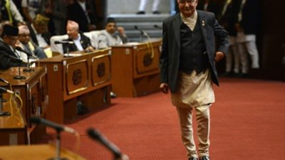 استقالة رئيس وزراء نيبال قبل دقائق من تصويت على سحب الثقة منه
