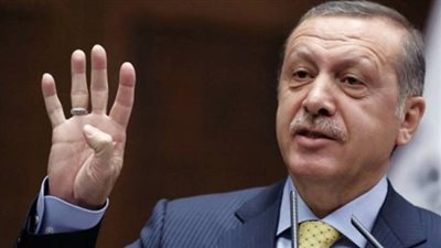 القائم بالأعمال التركي في القاهرة: ما يرفعه أردوغان ليس إشارة 