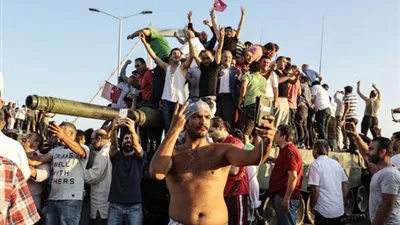 اكسبريس: بريطانيا تُجهّز خطة لإجلاء رعاياها بتركيا حال وقوع حرب أهلية