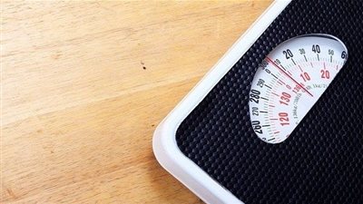 10 عادات سيئة  تمنعك من خسارة وزنك الزائد...إكتشفيها