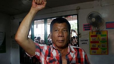  رئيس الفلبين يعلن وقف إطلاق النار من جانب واحد مع المتمردين الشيوعيين