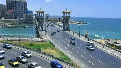 الإسكندرية تحتفل بعيدها القومي بكرنفالات شعبية وعروض بحرية