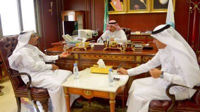 مدير جامعة جازان يبحث قضية تأخر رواتب حراس الأمن