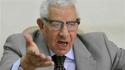 مكرم محمد أحمد: 