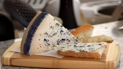  الجبن الأزرق 