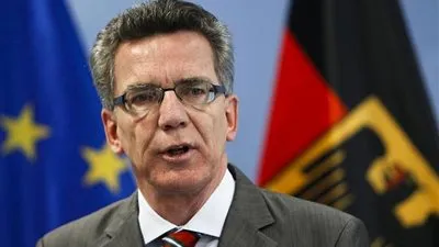 وزير الداخلية الألماني يحذر من الإدانة المسبقة للاجئين المسلمين