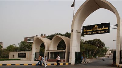 مجلس جامعة أسيوط يوافق على تعيين 11 مدرس بكليتي الطب والعلوم