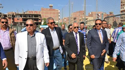 وزير الشباب والرياضة ومحافظ الإسماعيلية يضعان حجر الأساس لحمام السباحة ..(صور)