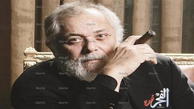 محمود عبد العزيز يتوجه إلى فرنسا من أجل العلاج