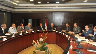 وزير النقل ومحافظ الجيزة يناقشان المقترح الخاص بالخط الرابع لمترو الأنفاق