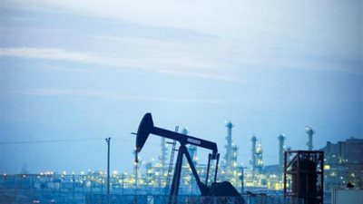 معهد البترول: تراجع مخزونات الخام الأمريكية لـ 827 ألف برميل