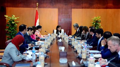 وزيرة الاستثمار تبحث مع البنك الأوروبي للإعمار زيادة حجم استثماراته في مصر