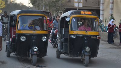 التوكتوك.. مهنة للعاطلين وأزمة للداخلية وجدل بين النواب