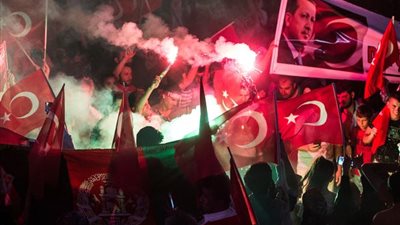 تركيا تغلق 130 وسيلة إعلام وتفصل 2400 عسكري بعد الانقلاب الفاشل