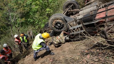 مقتل 11 شخصا جراء انحراف حافلة عن الطريق في شرق نيبال