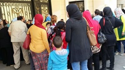 أولياء أمور يتظاهرون أمام التعليم بسبب تنسيق الثانوية