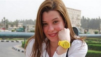  متصل يحرج مذيعة بعرض الزواج عليها على الهواء مباشرة ... فما كانت ردّة فعلها؟