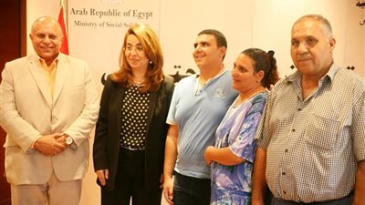 وزيرة التضامن تكرم الأول على الثانوية العامة من المكفوفين 