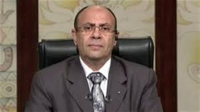 مبروك عطية يتعرض لموقف طريف على الهواء: 