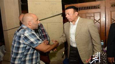  الحزن يسيطر على أحمد ماهر في عزاء محمد خان ومحمد كامل (فيديو)