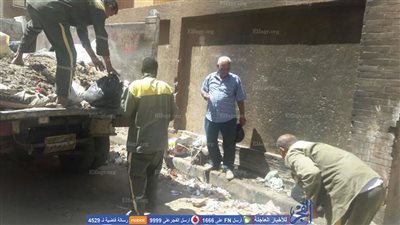 حملة لإزالة المخلفات والاعلانات الغير مرخصة بالأقصر..(الصور)