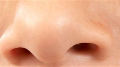 تعرف على السبب وراء أصوات الجسم.. صفير الأنف وضوضاء المعدة